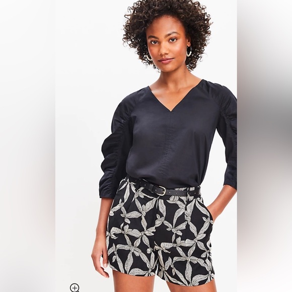 LOFT Pants - Loft petite pleated shorts in ribbon linen blend